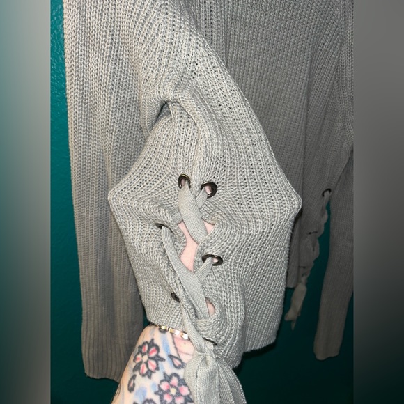 Moon&Madison side tie sweater size large - Picture 3 of 4